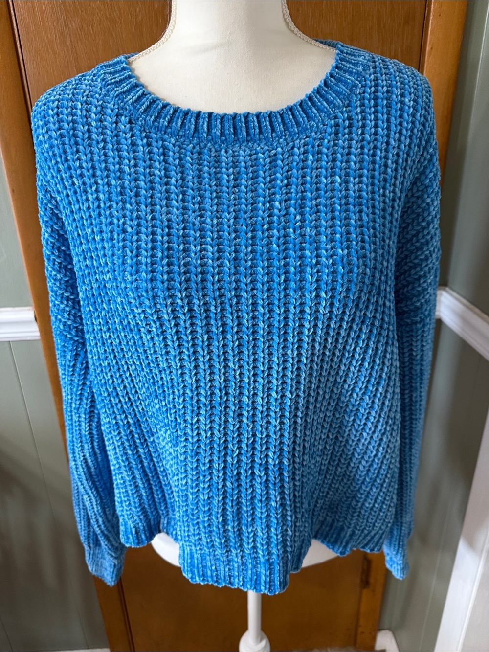 Zenana Outfitters Bright Blue Chunky Crewneck Sweater Size L